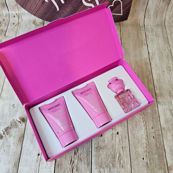 Women's Moschino mini Gift Set
